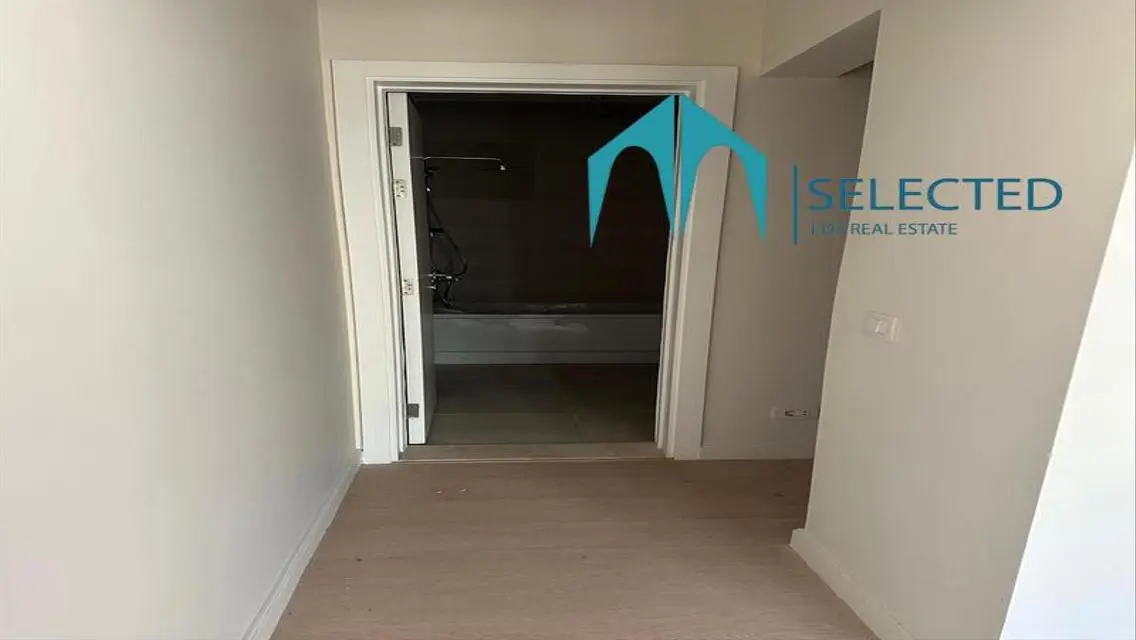 Luxury Apartment for Rent with Stunning Lake View