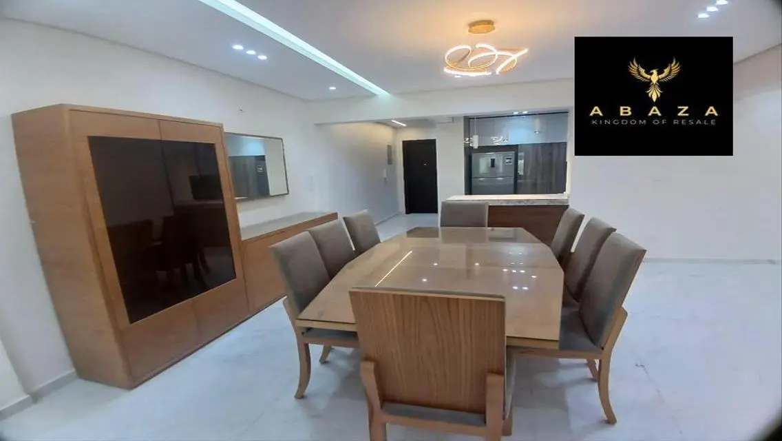 Luxurious 195 sqm Apartment with Security and Balcony