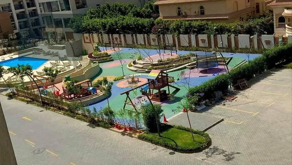 شقة راقية للبيع تطل على بحيرات