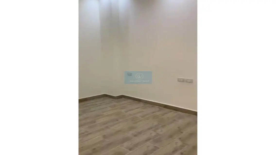 شقة فاخرة بمساحة 400 متر للبيع في قلب المدينة