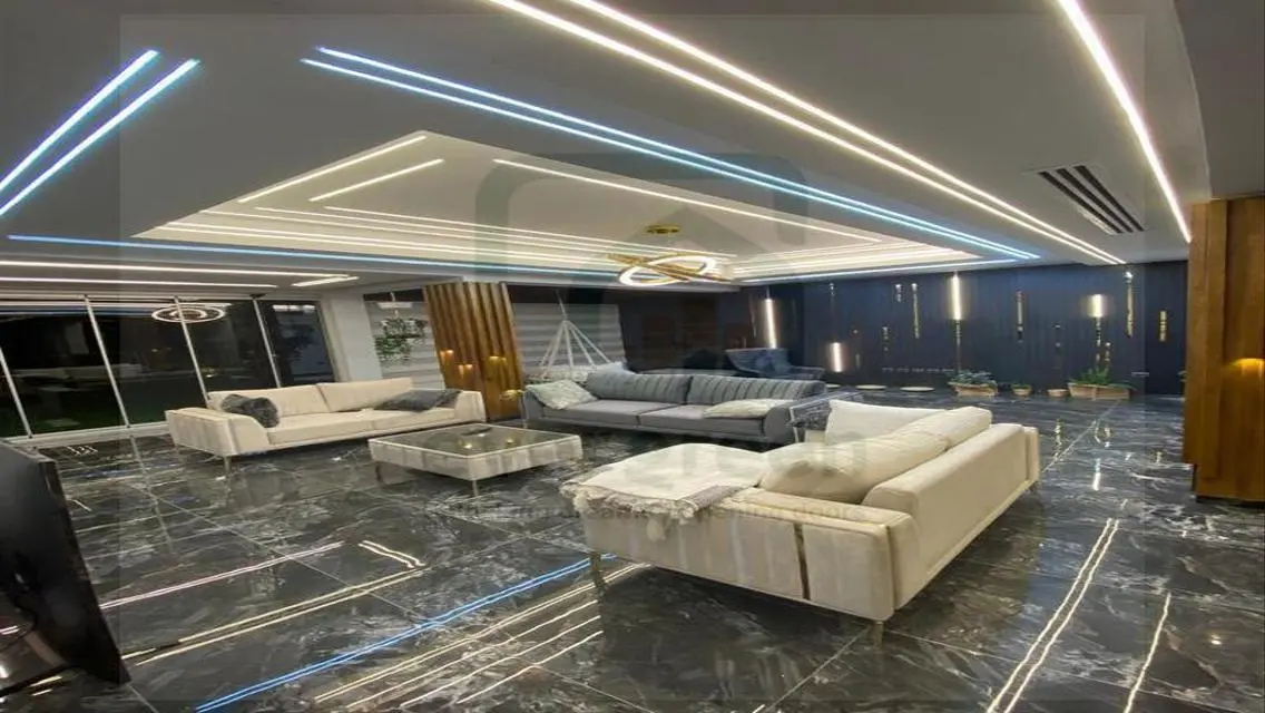 Palm-WoodVILLE - A Luxurious Haven for Relaxation