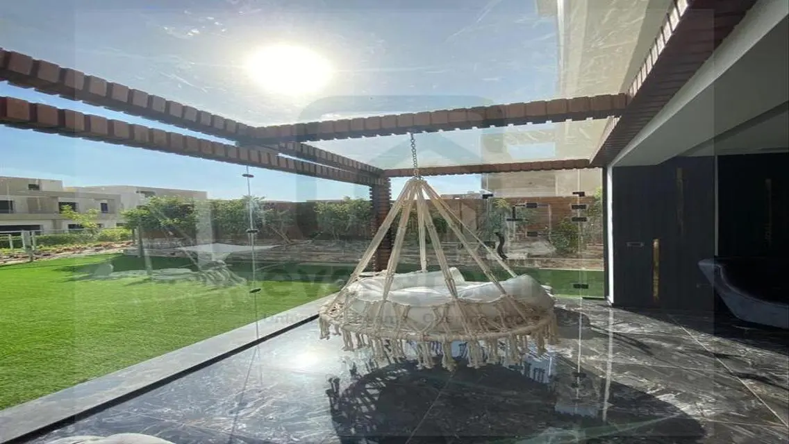 Palm-WoodVILLE - A Luxurious Haven for Relaxation