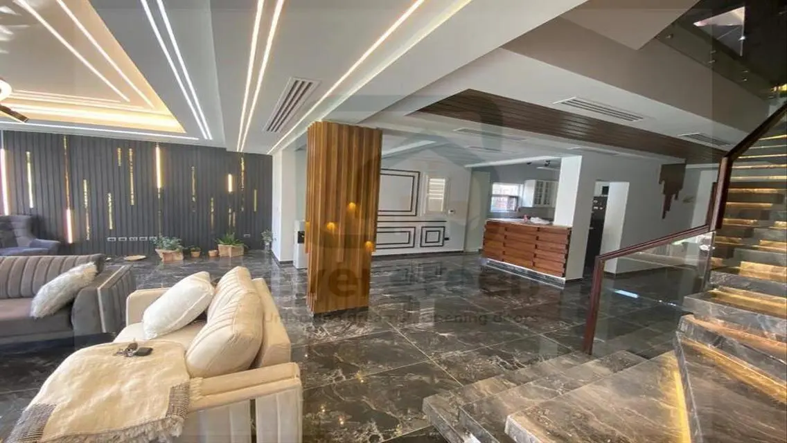 Palm-WoodVILLE - A Luxurious Haven for Relaxation