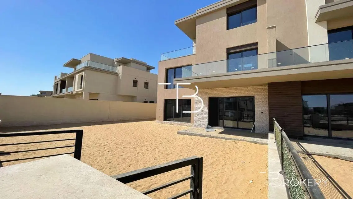 Corner Townhouse for Sale in The Estates - Cairo