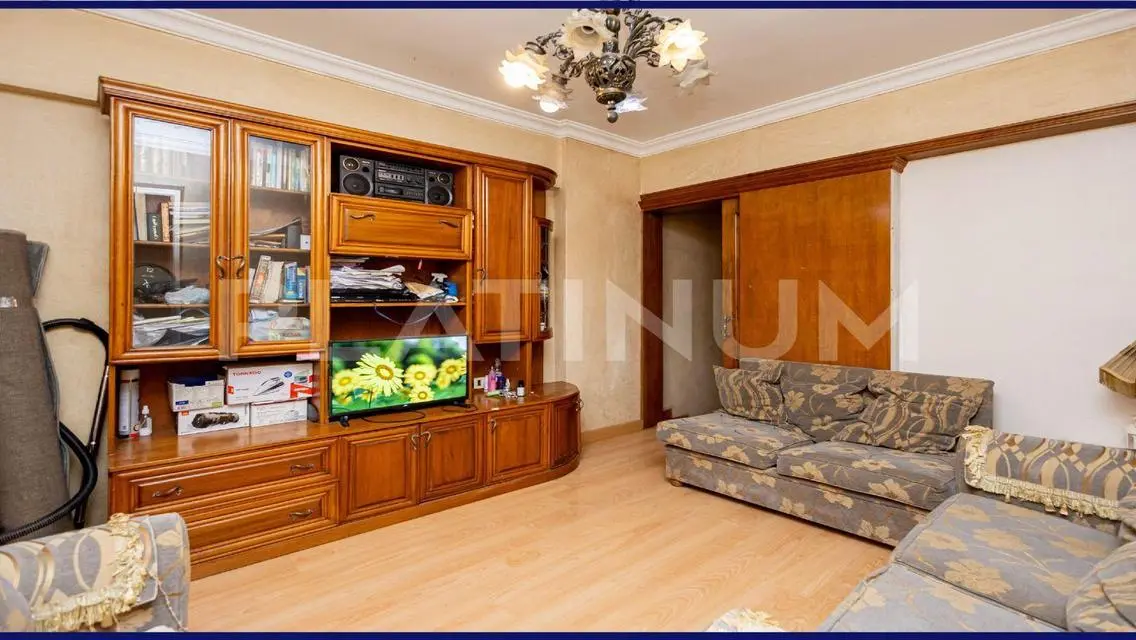 وحدة سكنية جديدة بمساحة واسعة مع شرفة رائعة