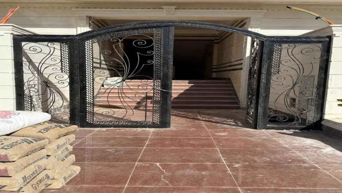 شقة مميزة للبيع بمساحة واسعة