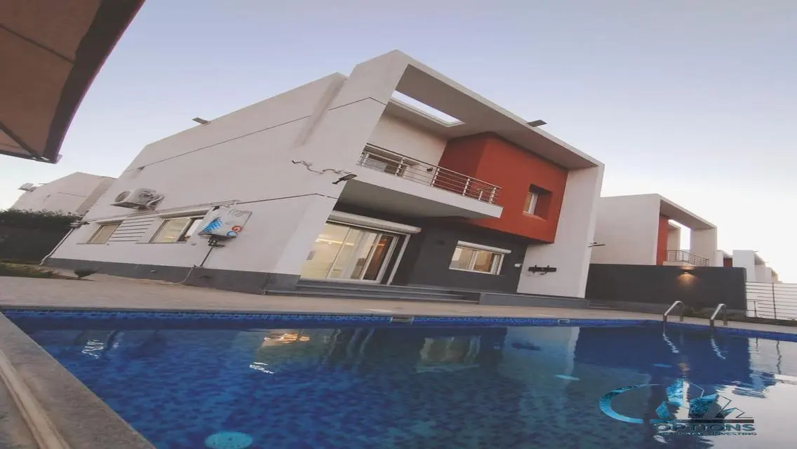 Luxury Villa with Stunning Lake Views
