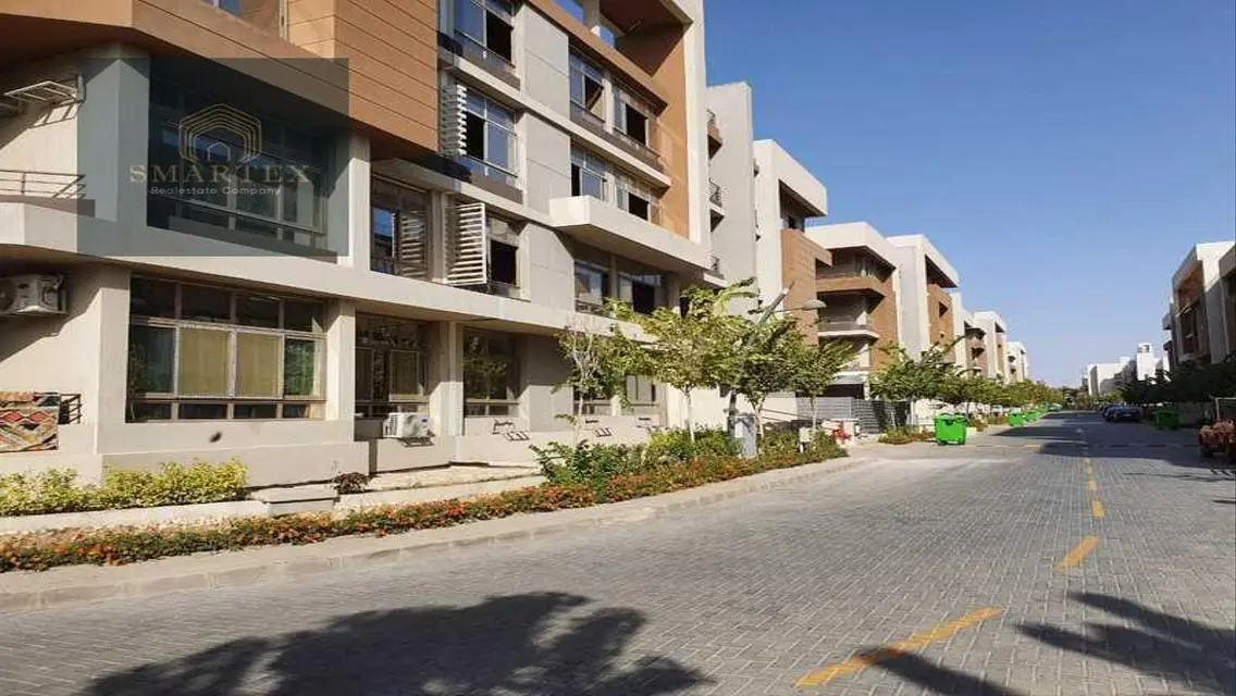 Stunning Apartment with Spacious Area and Scenic Lake View