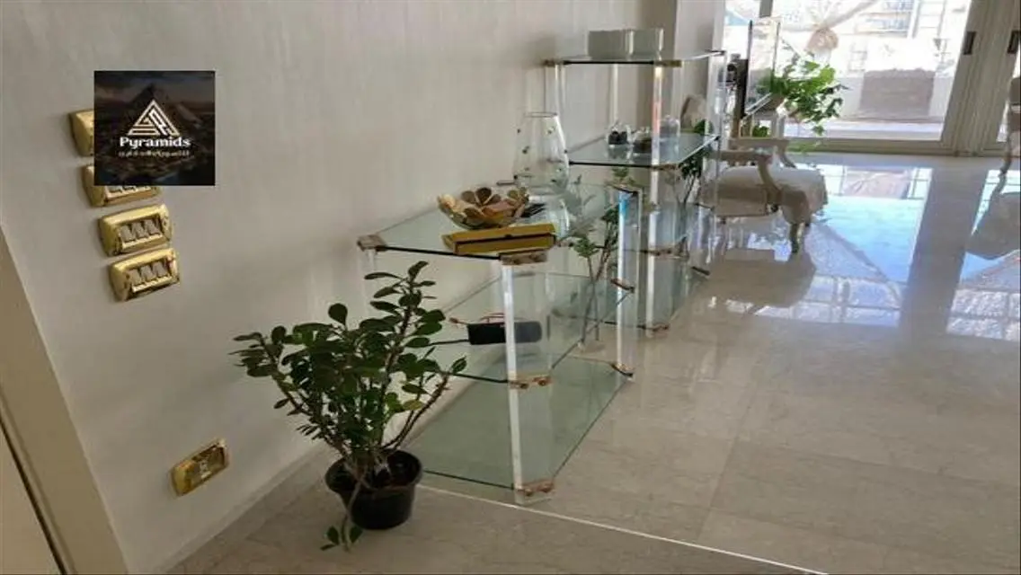 شقة فاخرة بمساحة 800 متر للإيجار
