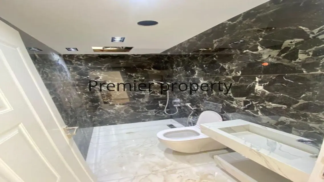 Luxury Apartment with Spacious Layout in Prime Location