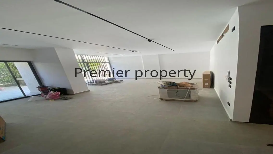 Luxury Apartment with Spacious Layout in Prime Location