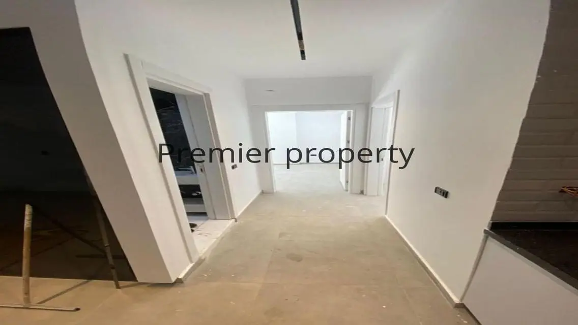 Luxury Apartment with Spacious Layout in Prime Location