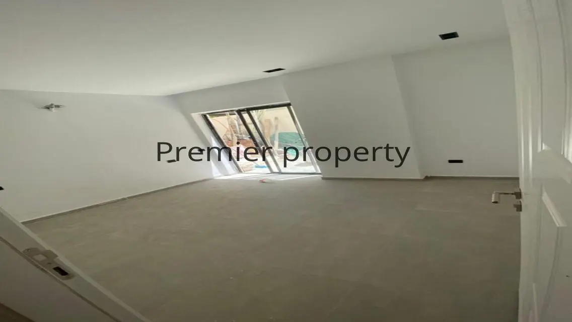 Luxury Apartment with Spacious Layout in Prime Location