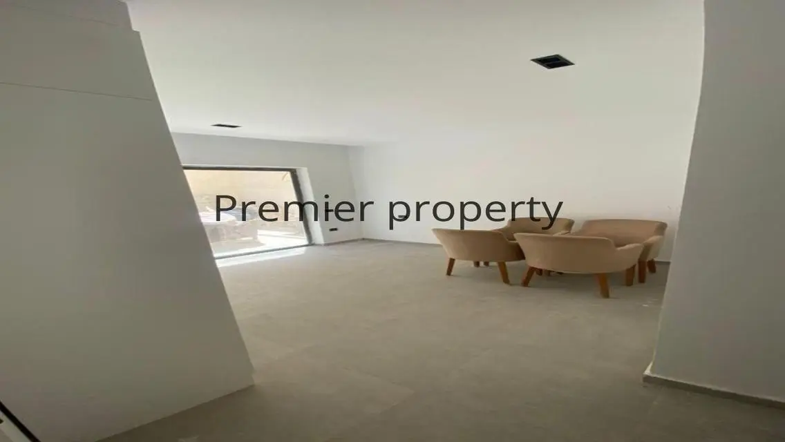 Luxury Apartment with Spacious Layout in Prime Location