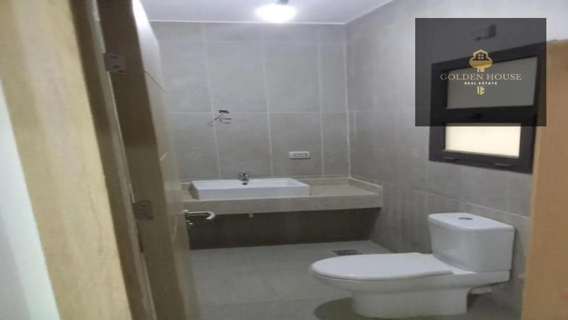 3-Bedroom Apartment in Golden Square