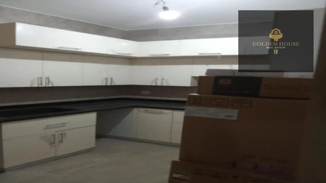 3-Bedroom Apartment in Golden Square