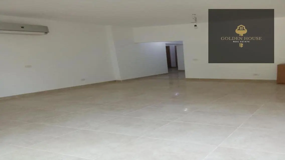 3-Bedroom Apartment in Golden Square