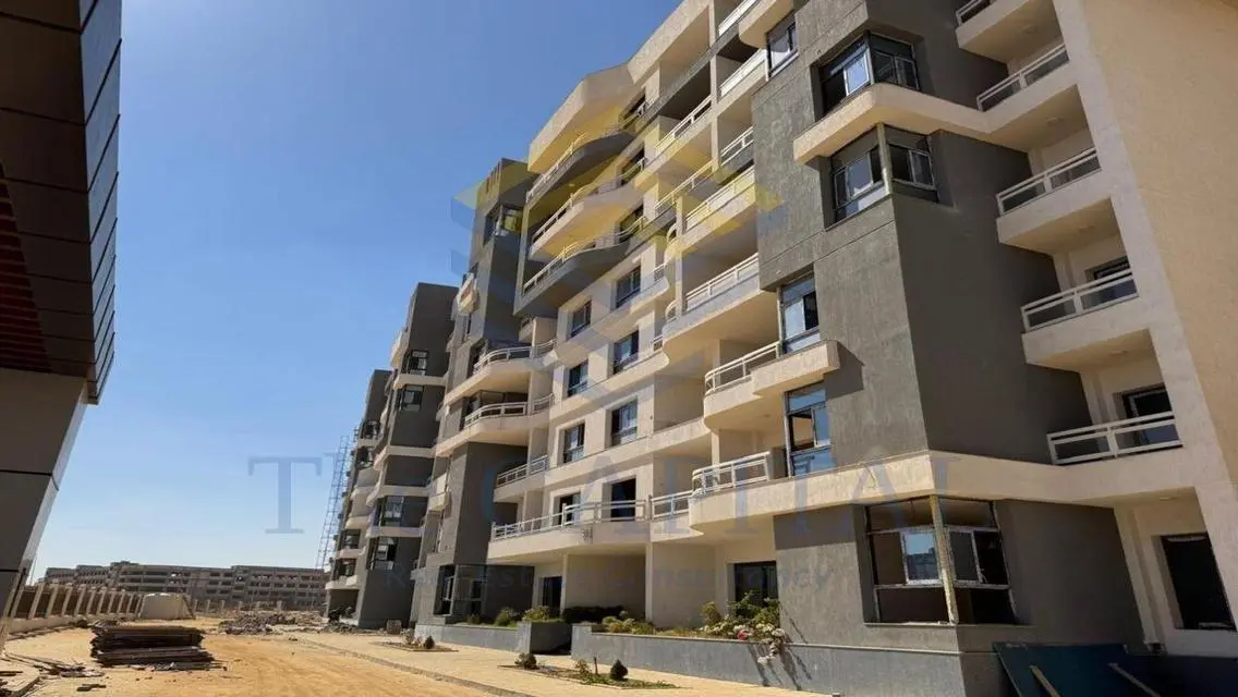 Luxury Apartment for Sale in Al-Tameer Arabian Development - Lakeside
