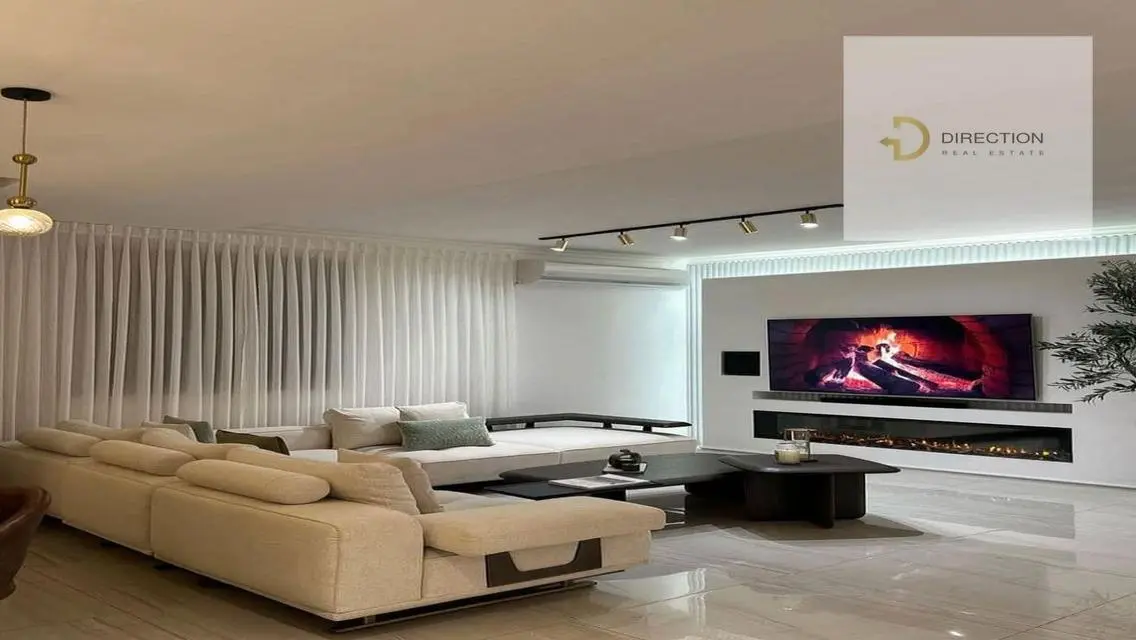 Luxury Property with Private Garden and Pool
