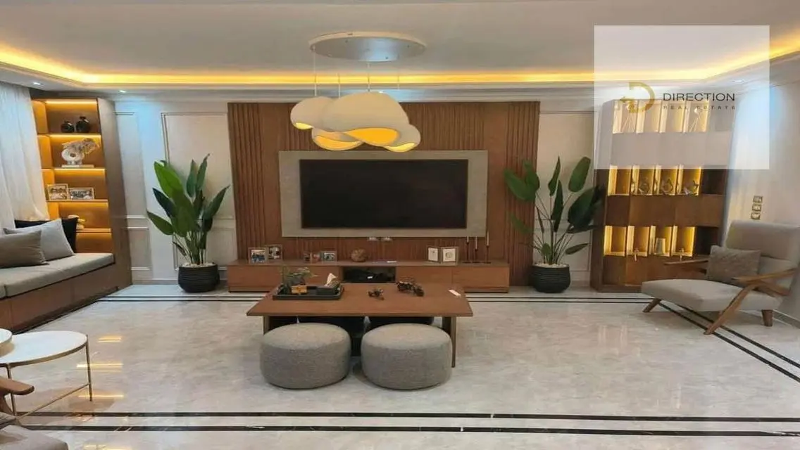 Luxury Property with Private Garden and Pool