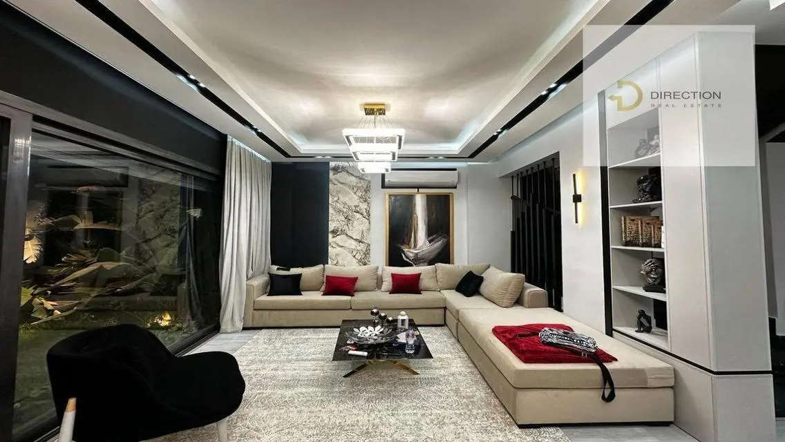 Luxury Property with Private Garden and Pool