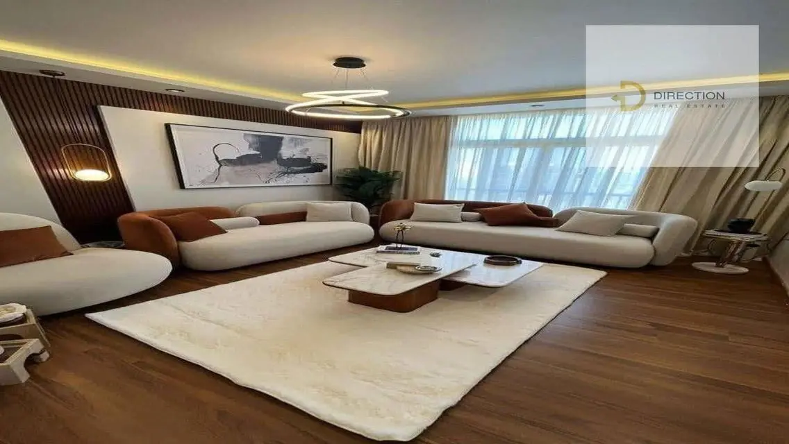 Luxury Property with Private Garden and Pool