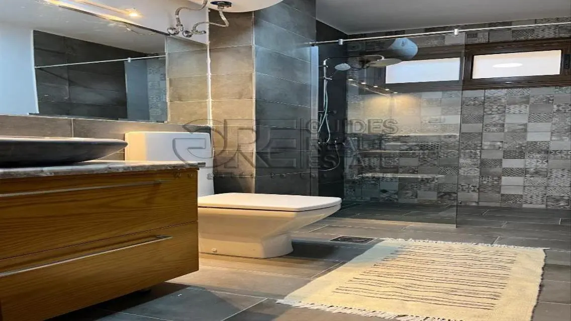 شقة مميزة للبيع في موقع استراتيجي