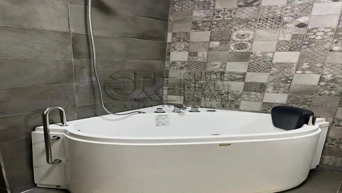 شقة مميزة للبيع في موقع استراتيجي