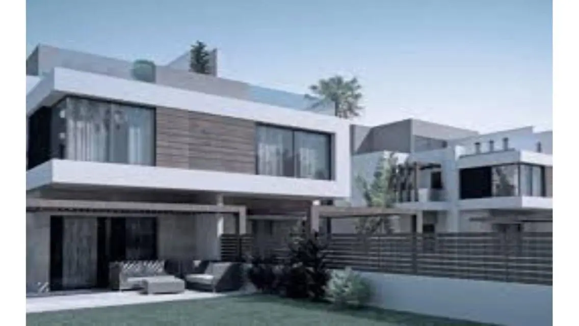 Luxury Property with 10 Meter Space - Perfect Investment!