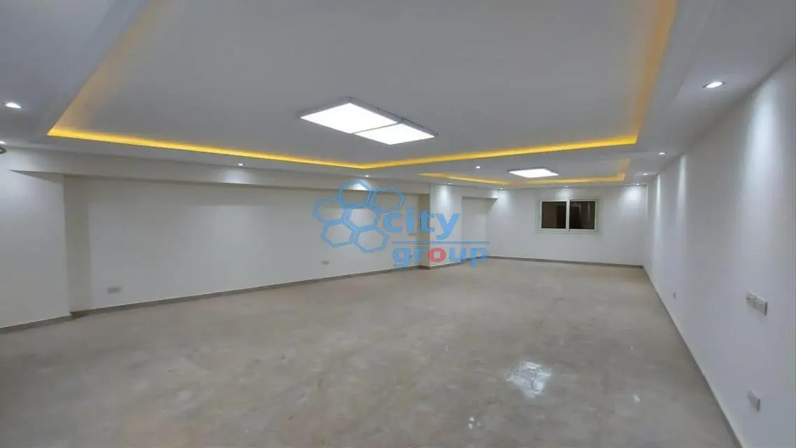 عقار مميز للبيع بمساحة 200 متر