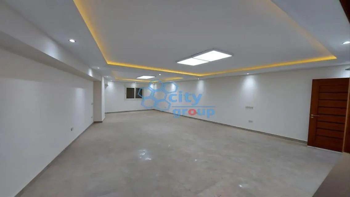 عقار مميز للبيع بمساحة 200 متر