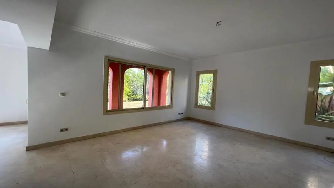 Luxury Apartment with Private Garden - 120000