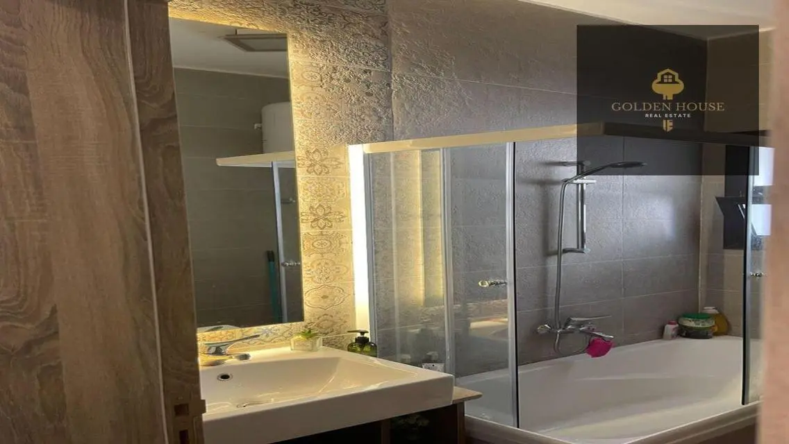 Modern Apartment with Shared Pool and Great View