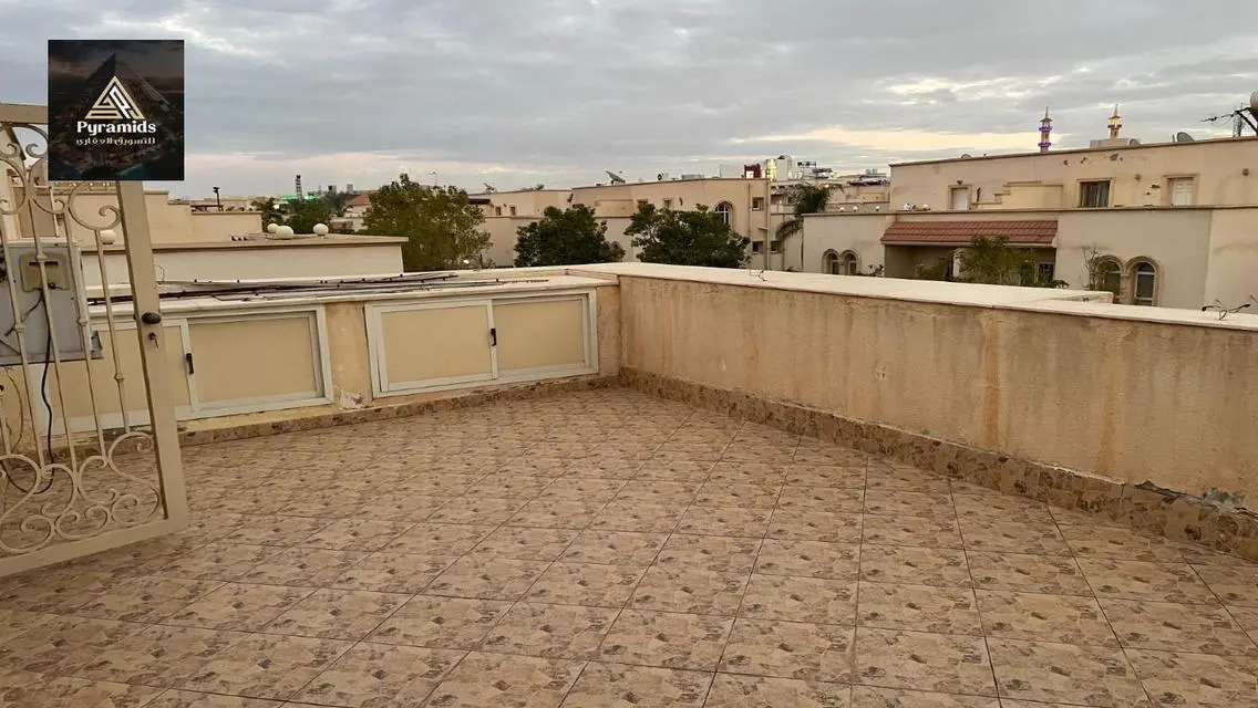 شقة فاخرة بمساحة 370 متر مربع للبيع
