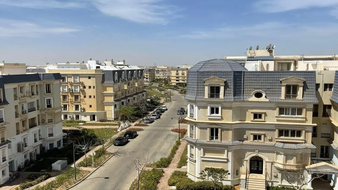 فيلا فاخرة مع مسبح خاص وحديقة خاصة للبيع