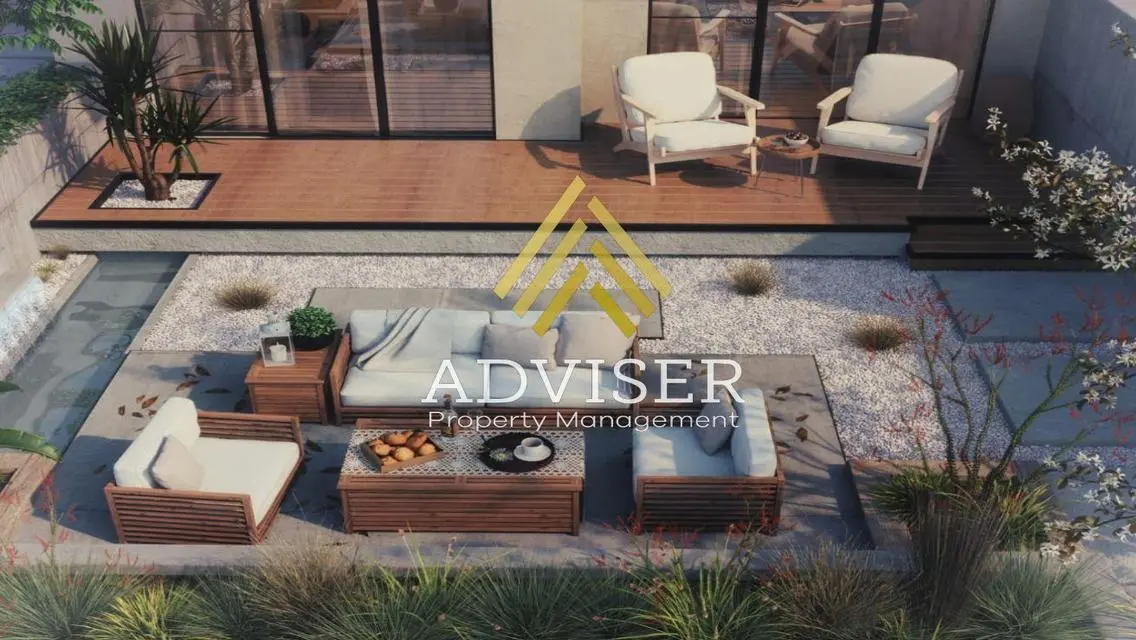 Luxurious Apartment with 10 Rooms and Shared Garden