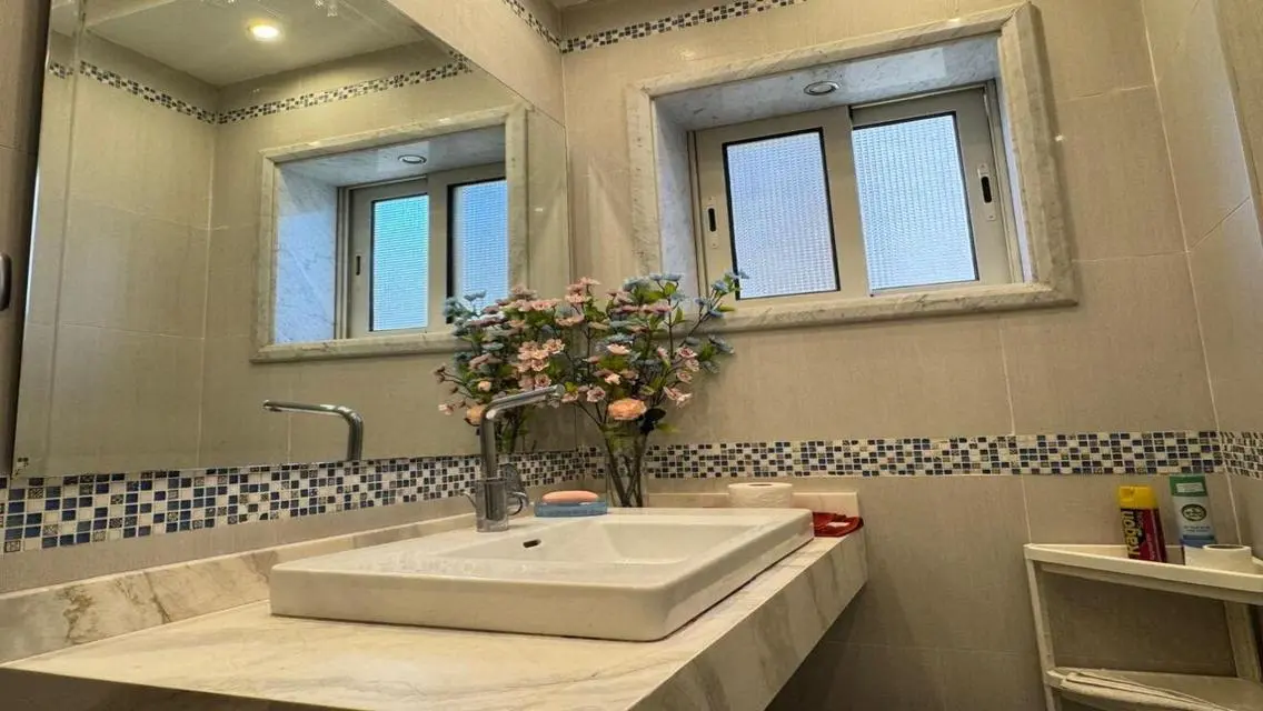 شقة مميزة بحارس أمن وإطلالة على معلم رئيسي