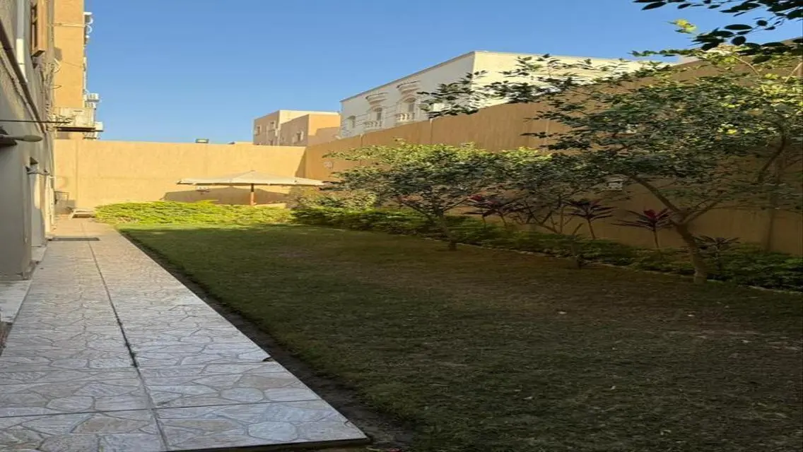 فيلا فاخرة بمساحة واسعة وإطلالات رائعة
