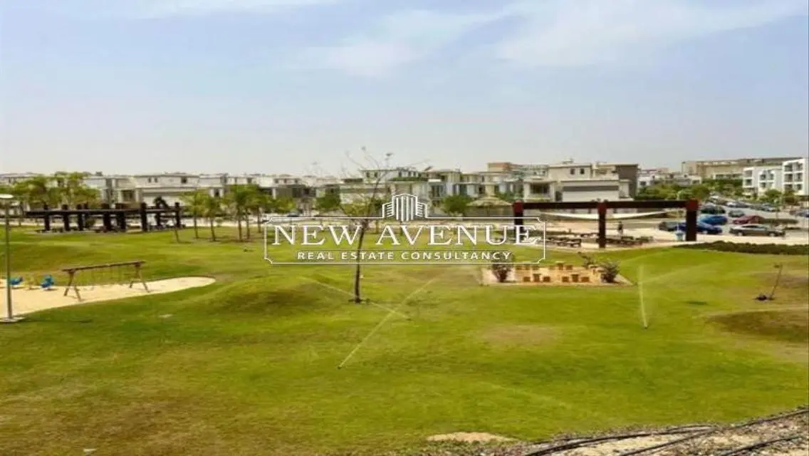 Luxury Apartment with Private Gardens and Excellent Amenities