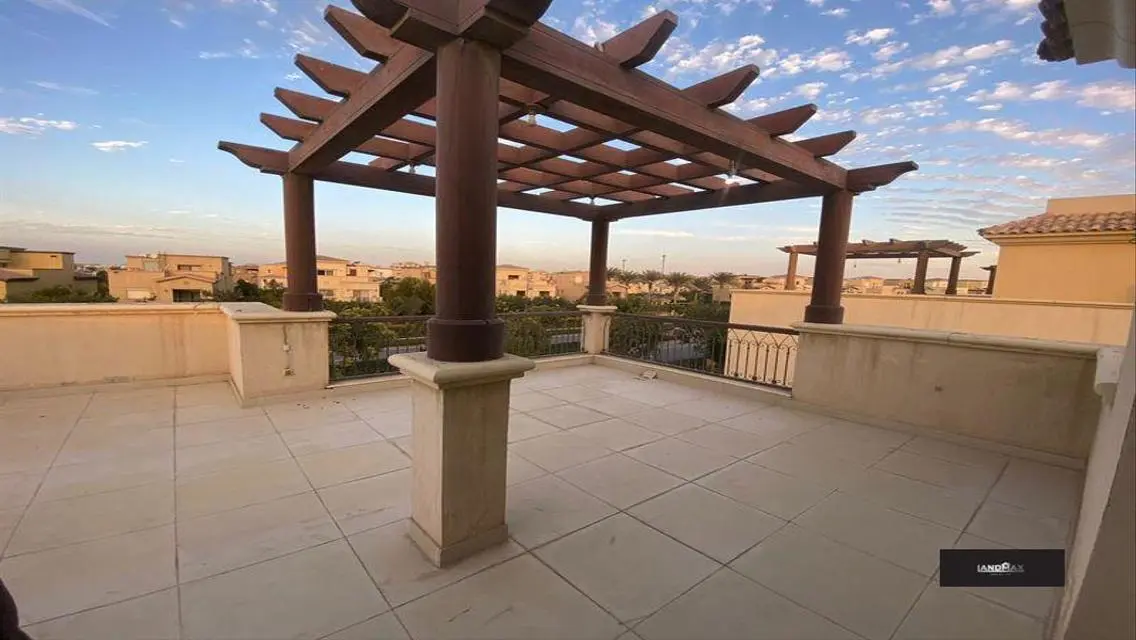 Luxurious 5-Bedroom Apartment with Pool and Private Garden