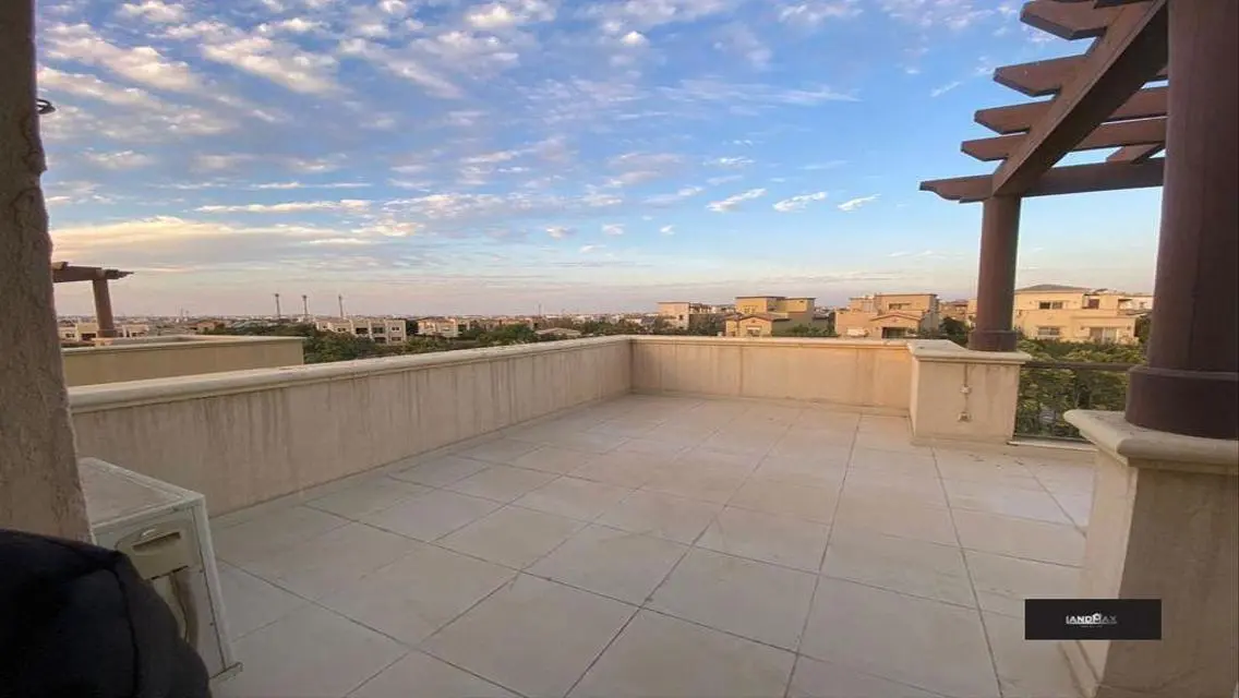 Luxurious 5-Bedroom Apartment with Pool and Private Garden