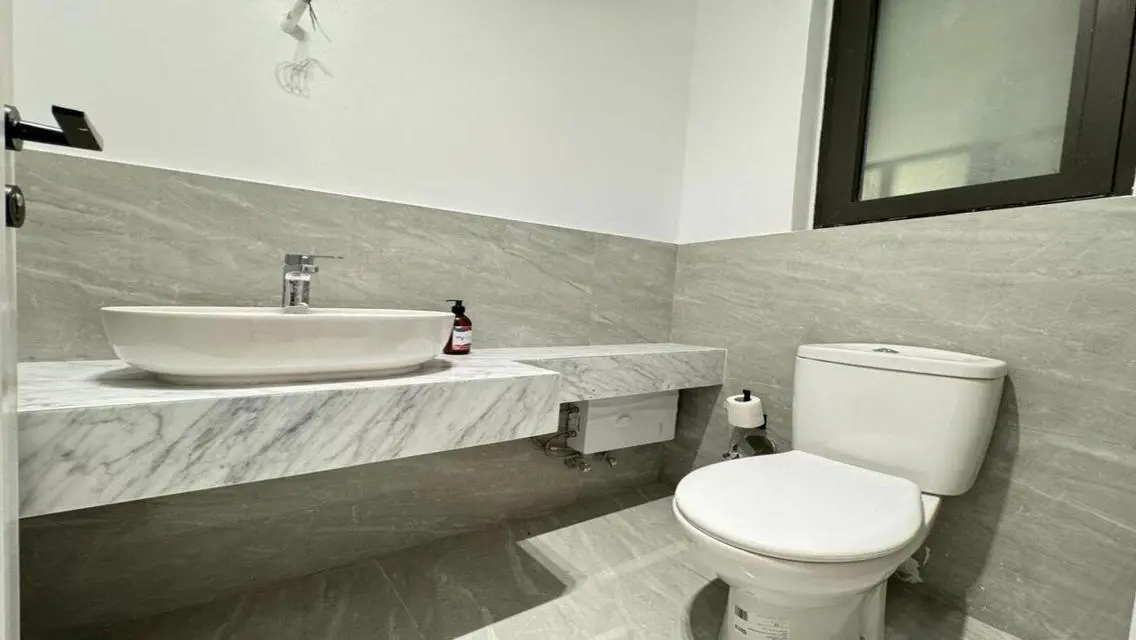 Luxury 3-Bedroom Apartment with Stunning Views