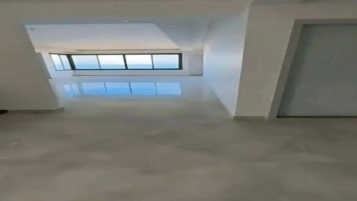 Luxury Apartment with Lake View and Full Amenities