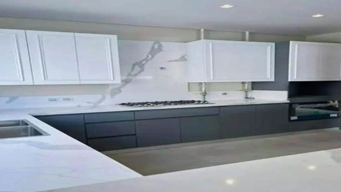 Luxury Apartment with Lake View and Full Amenities
