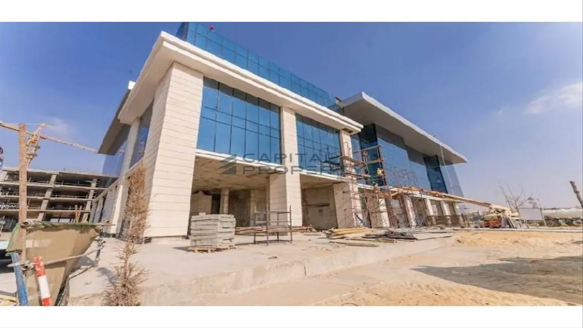 عقار فخم بمساحة 8000 متر