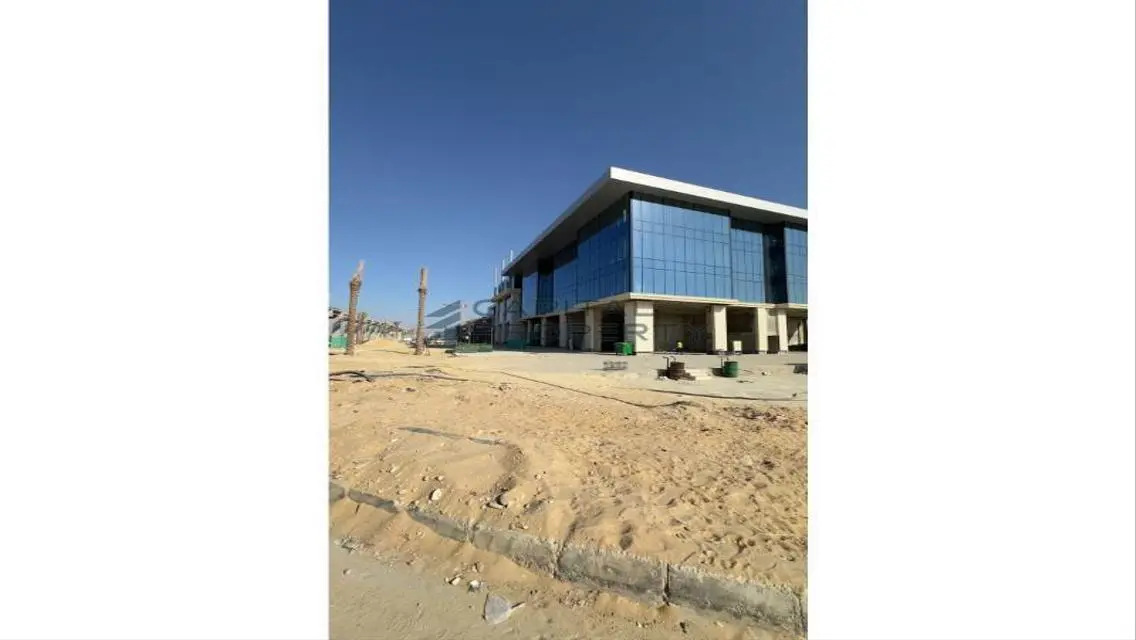 عقار فخم بمساحة 8000 متر