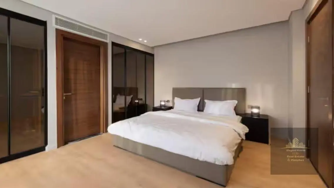 Luxury Apartment Overlooking the Lakes