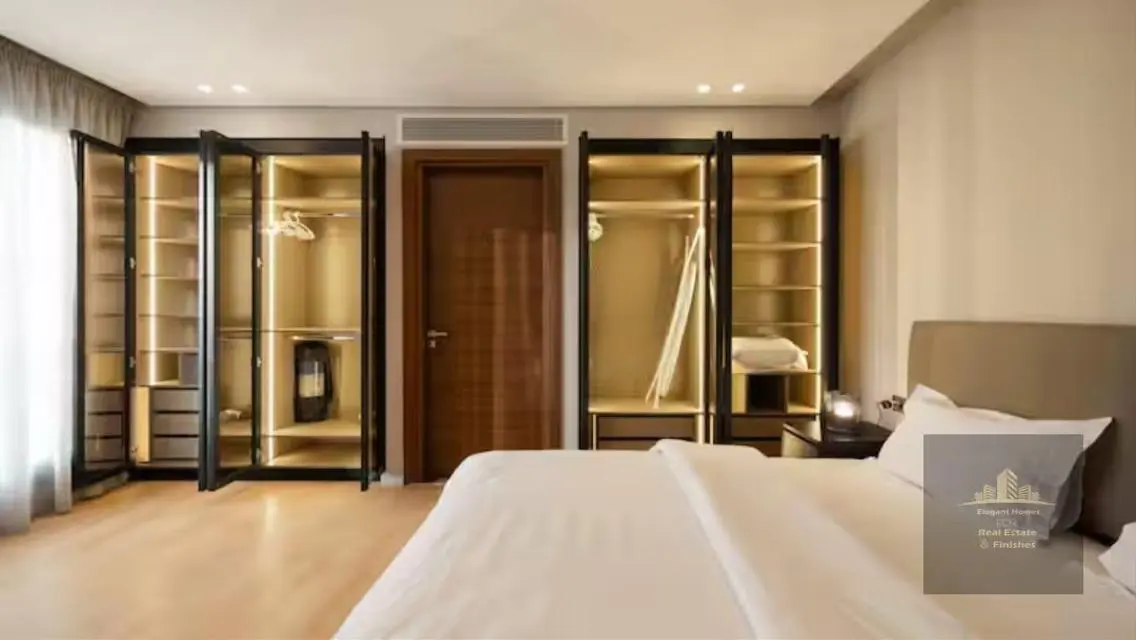 Luxury Apartment Overlooking the Lakes