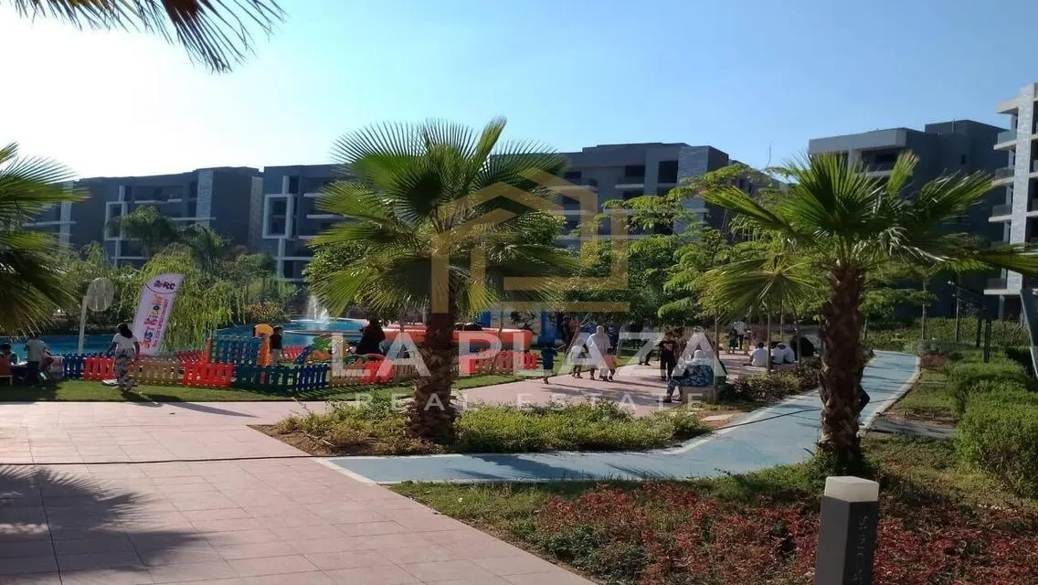فيلا فاخرة مكونة من 5 غرف للبيع في منطقة مميزة