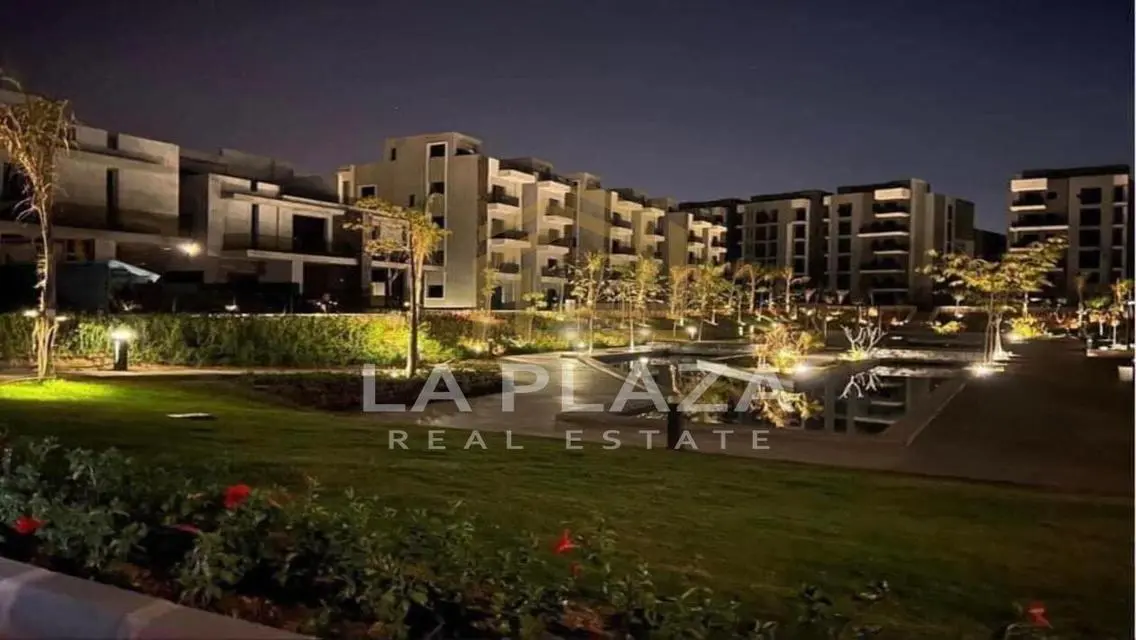 فيلا فاخرة مكونة من 5 غرف للبيع في منطقة مميزة